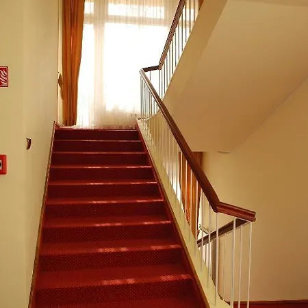 Zvezda Hotel 3*